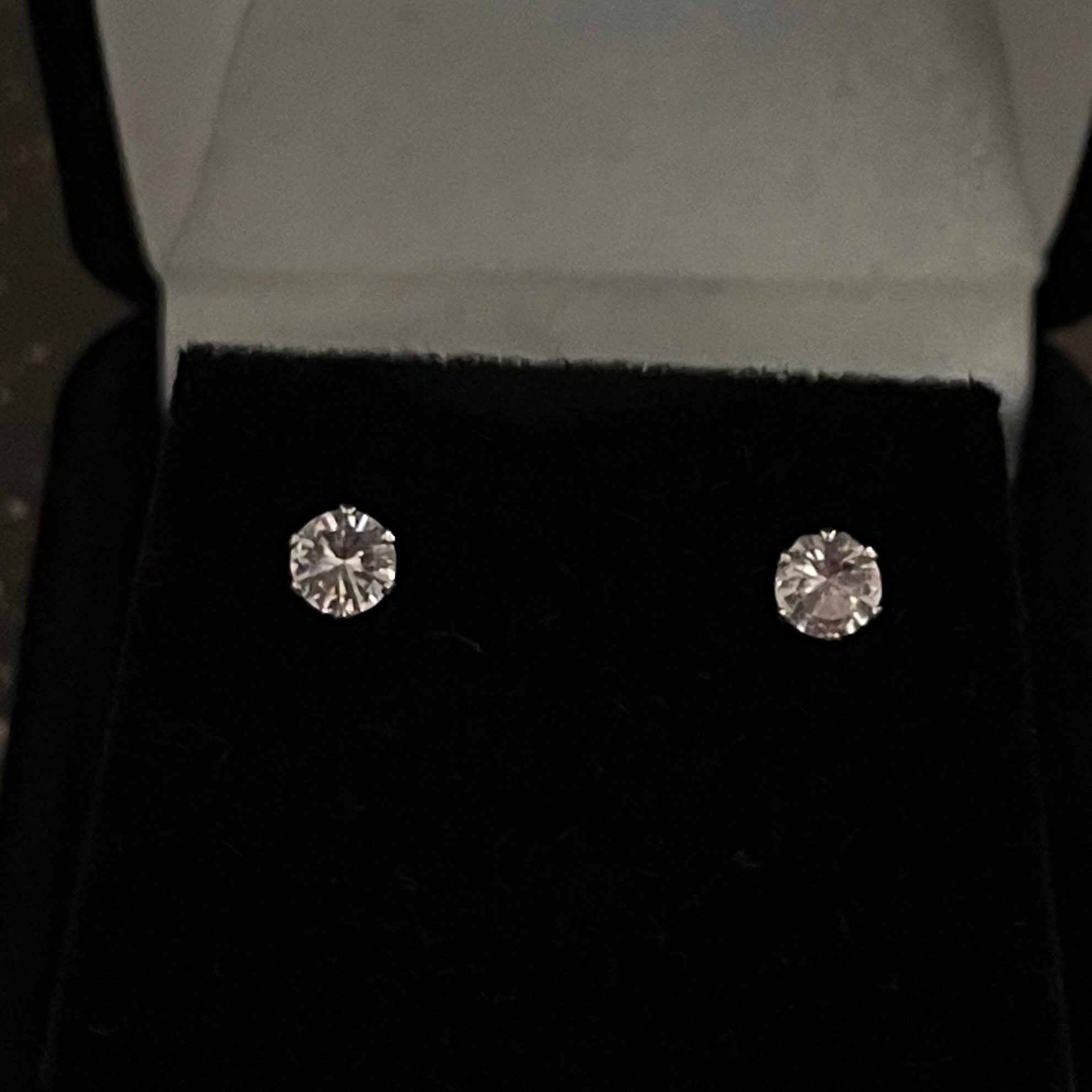 4mm (0.5tw) Round Cut Earrings