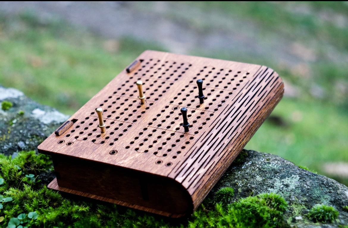 Travel Cribbage Board with living Hinge