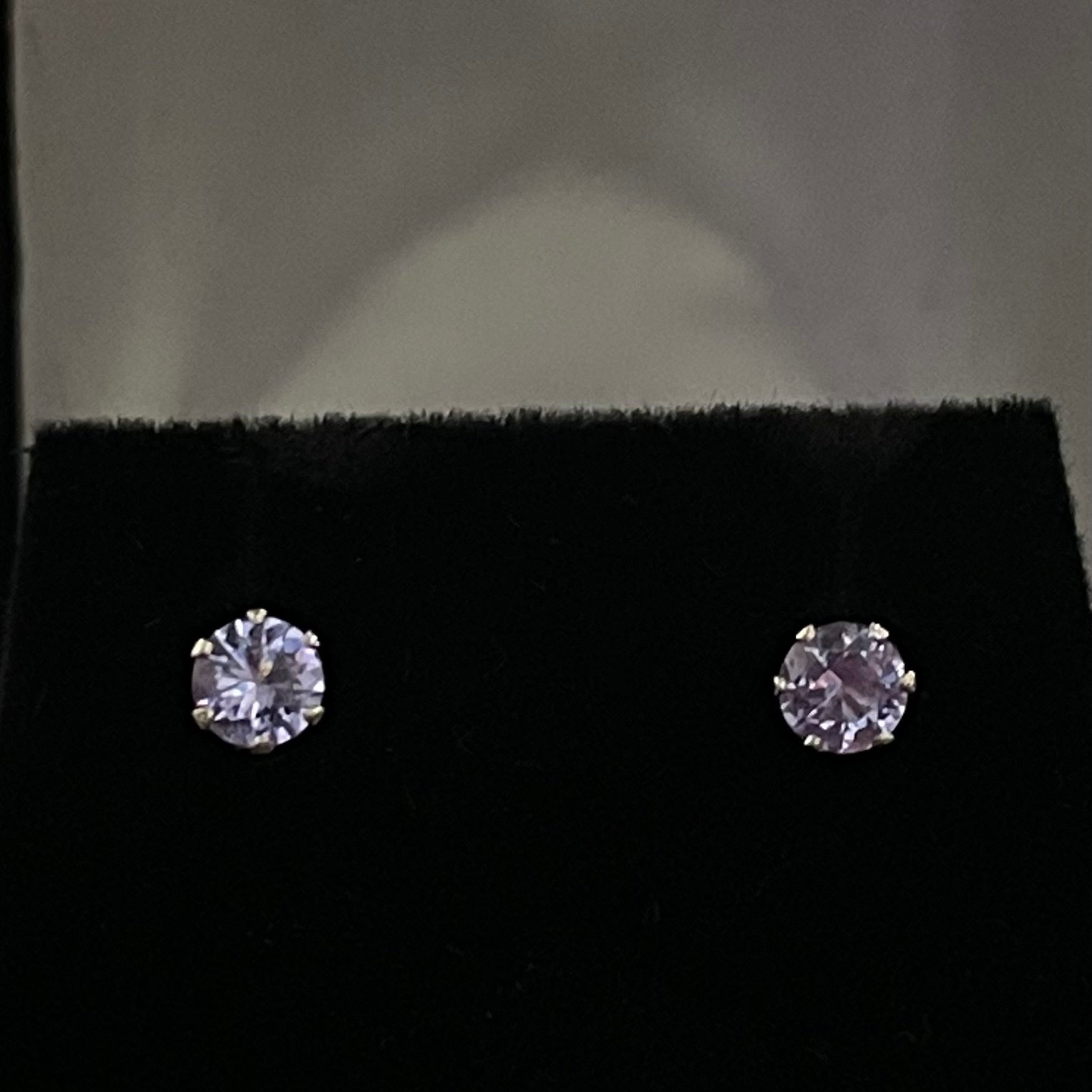 4mm (0.5tw) Round Cut Earrings