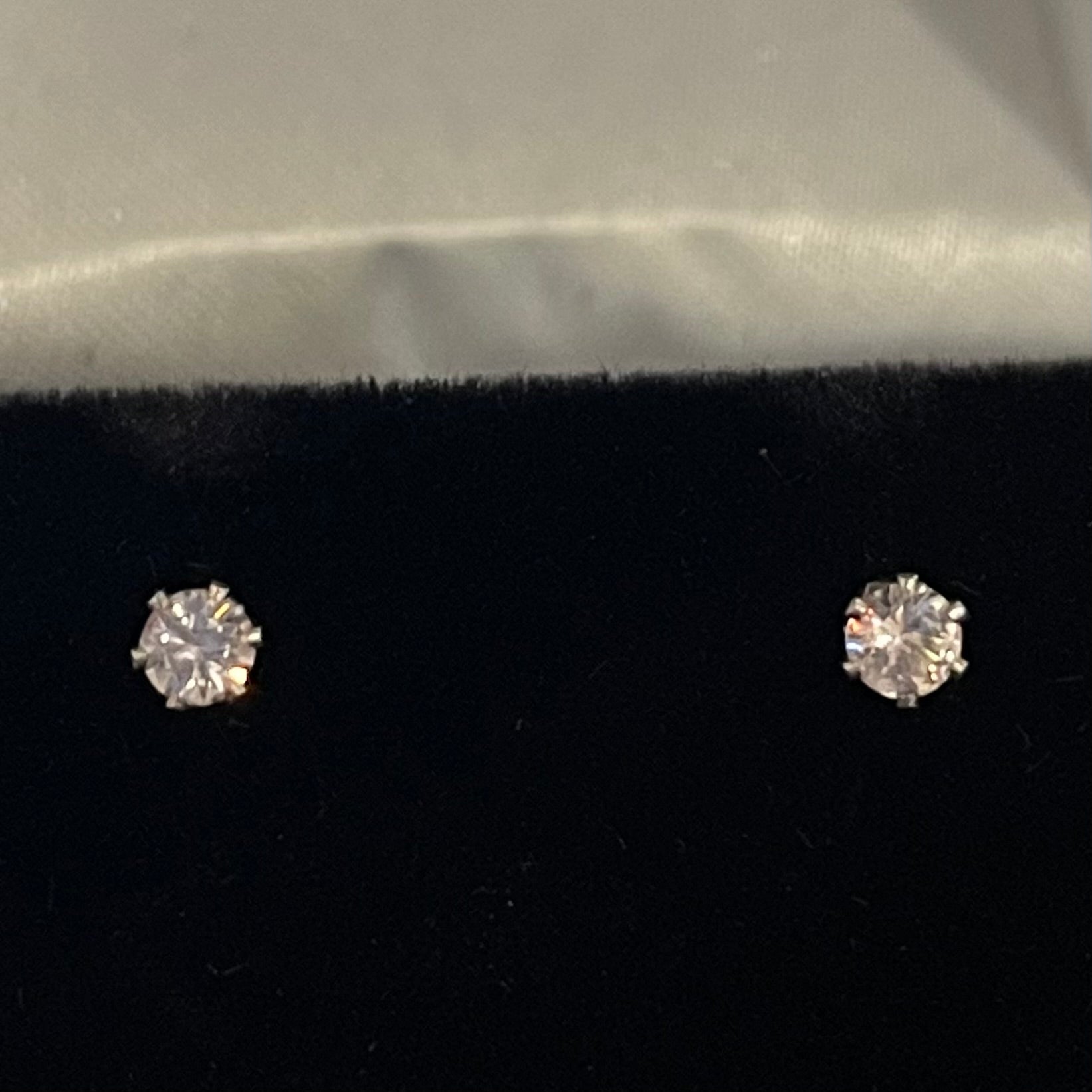 3mm (.20ct tw) Round Cut Earrings